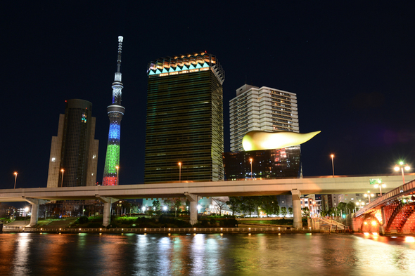 「光の三原色」となった東京スカイツリー