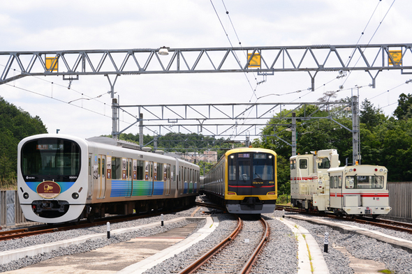 「西武・電車フェスタ2015」でヒカリエ号も池袋線100周年を祝う